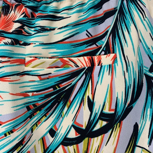 ✨HOST PICK✨ The Limited palm leaf print pants sz S - Picture 5 of 8